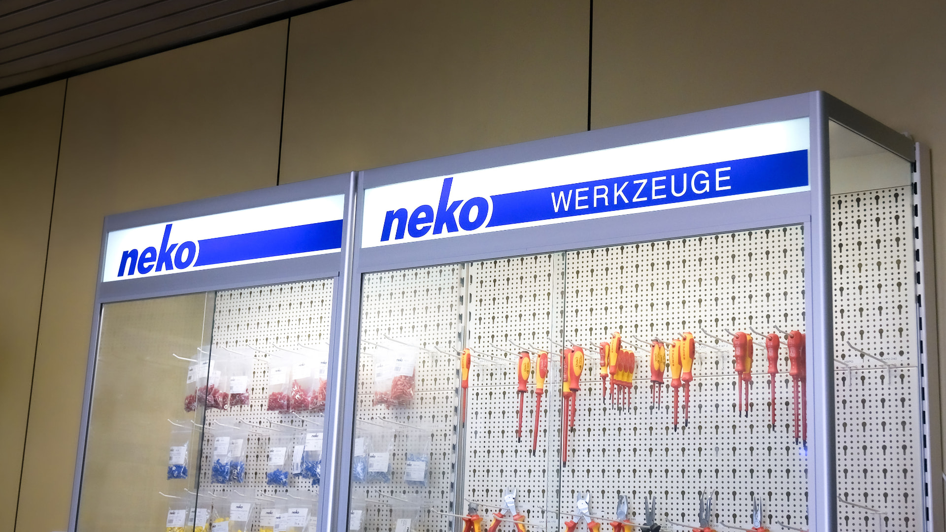 Werkzeugausstellung im Verkaufsraum von K. Rothhaupt